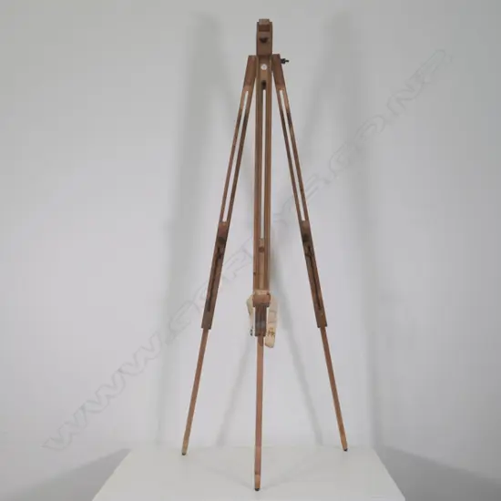 WINDSOR & NUGENT WOODEN ARTIST'S EASEL, H. 1230MM
