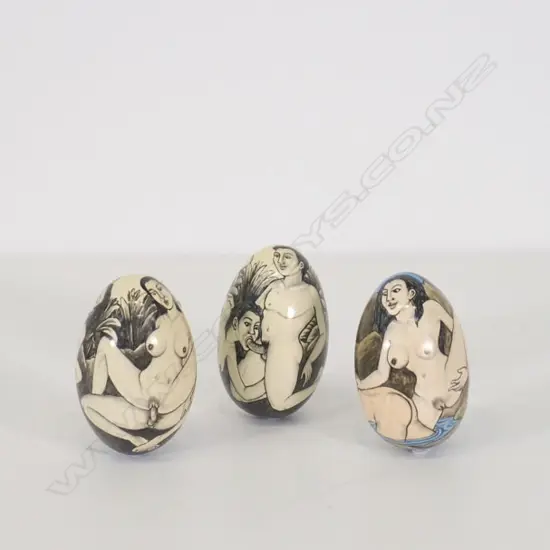 3 WOODEN HAND-PAINTED EGGS WITH EROTIC DECORATION, H. 90MM