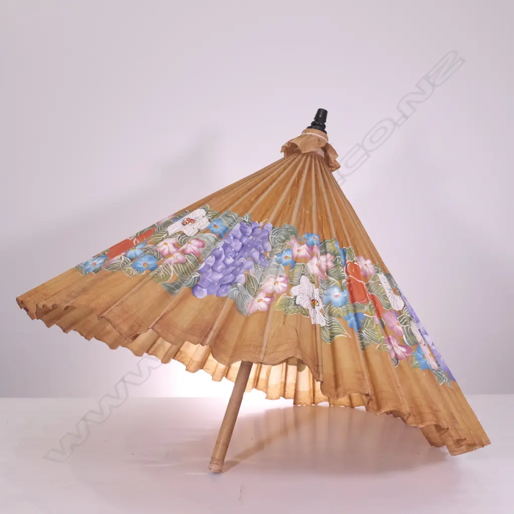 HAND PAINTED BEACH UMBRELLA, FLORAL DECORATION, LACKS EXTENSION POLE, H. 1200MM Image 1++
