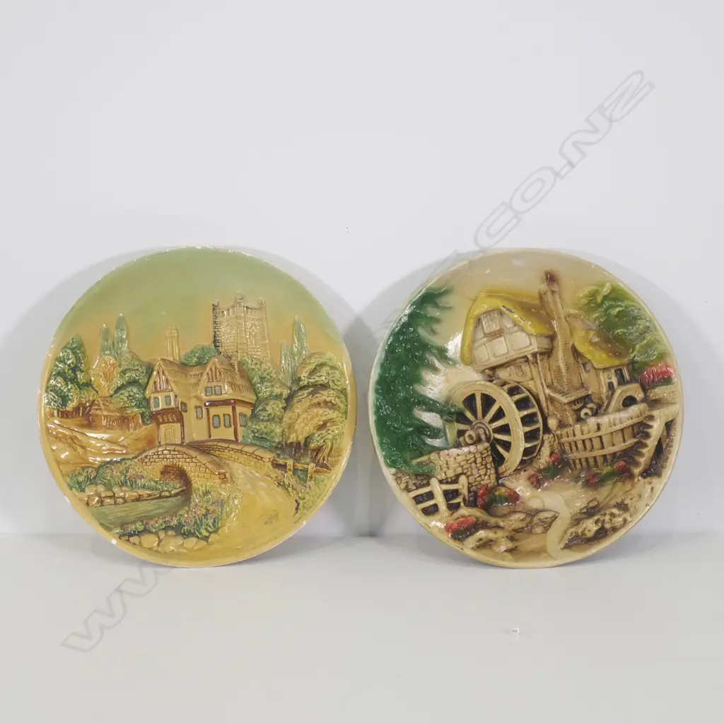 A PAIR OF BOSSONS STYLE PLASTER WALL PLAQUES WITH COUNTRY SCENES  DIA 300 MM Image 1++
