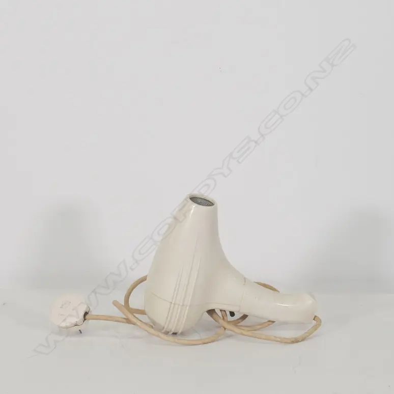 A VINTAGE G AND C BAKELITE HAIR DRYER, HOT SETTING WORKING H 220 Image 1++