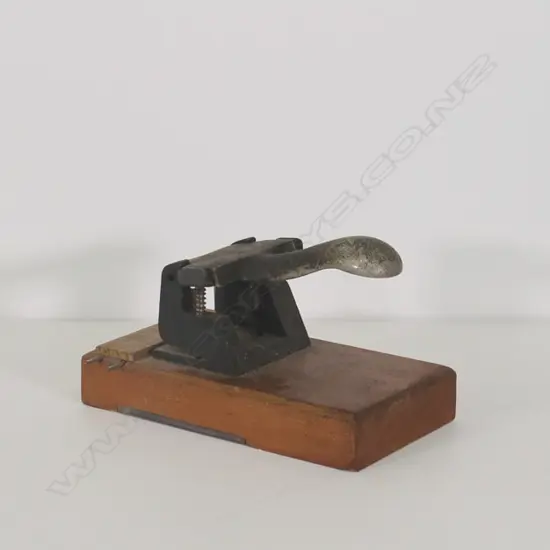 A VINTAGE HOLE PUNCH L 240 MM