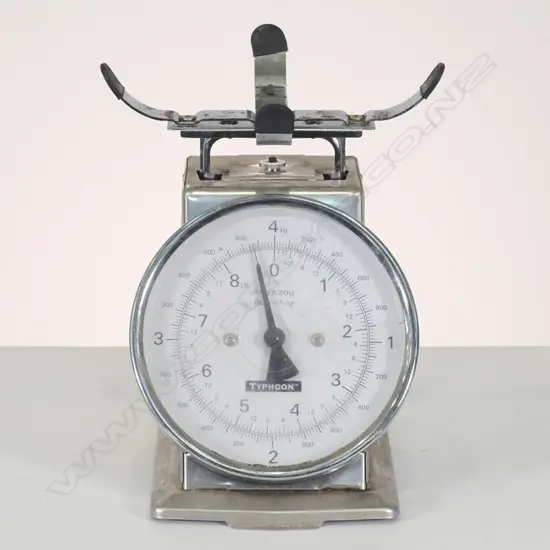  A SET OF TYPHOON SCALES, BOWL MISSING WITH A METAL DIEHL KITCHEN CLOCK, GLASS COVER MISSING DIA 250MM