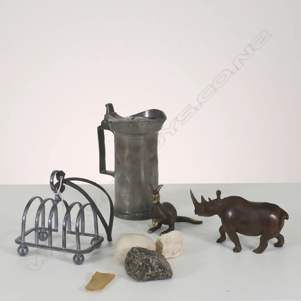 BOX LOT PEWTER TANKARD,TOAST RACK, KANGAROO ETC Image 1++