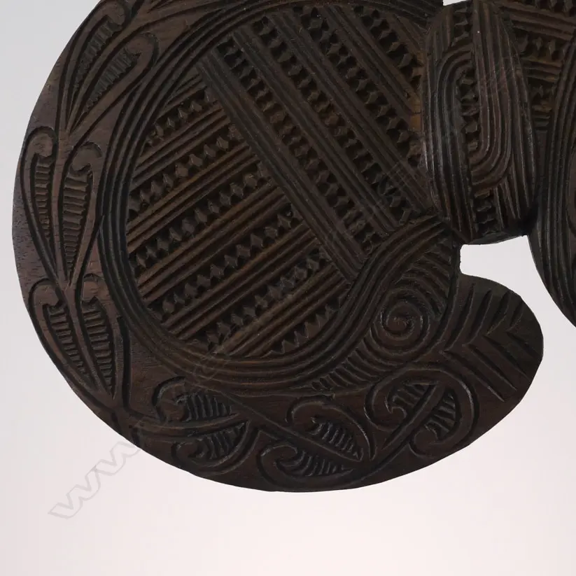 4 CONTEMPORARY MAORI SOUVENIRS WOODEN CARVED PATU, BRASS TIKI ETC L 330 MM Image 1++