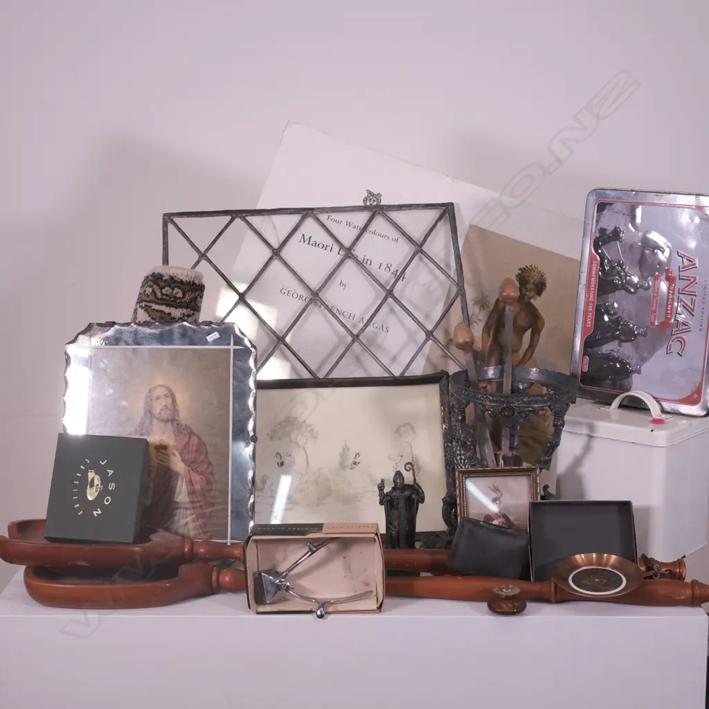 BOX LOT TINS,LEADLIGHT, MIRROR RUG ETC Image 1++