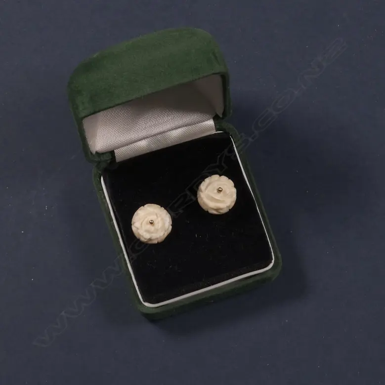 PAIR 18CT GOLD AND IVORY STUD EARRINGS Image 1++