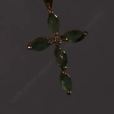 9CT GOLD EMERALD & DIAMOND CROSS WITH CHAIN, 4.1G Image 1++