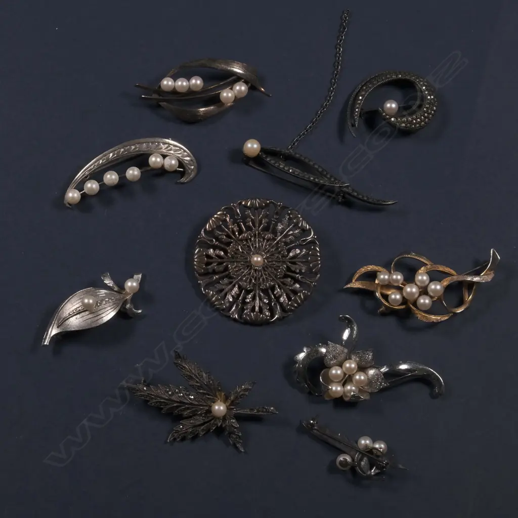10 SILVER PEARL BROOCHES Image 1++