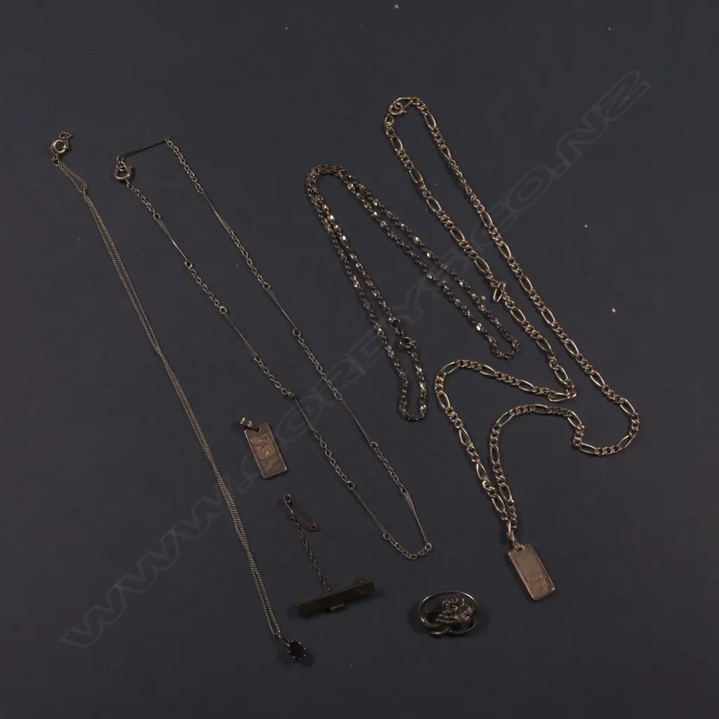 4 SILVER NECKLACES & 2 BROOCHES Image 1++