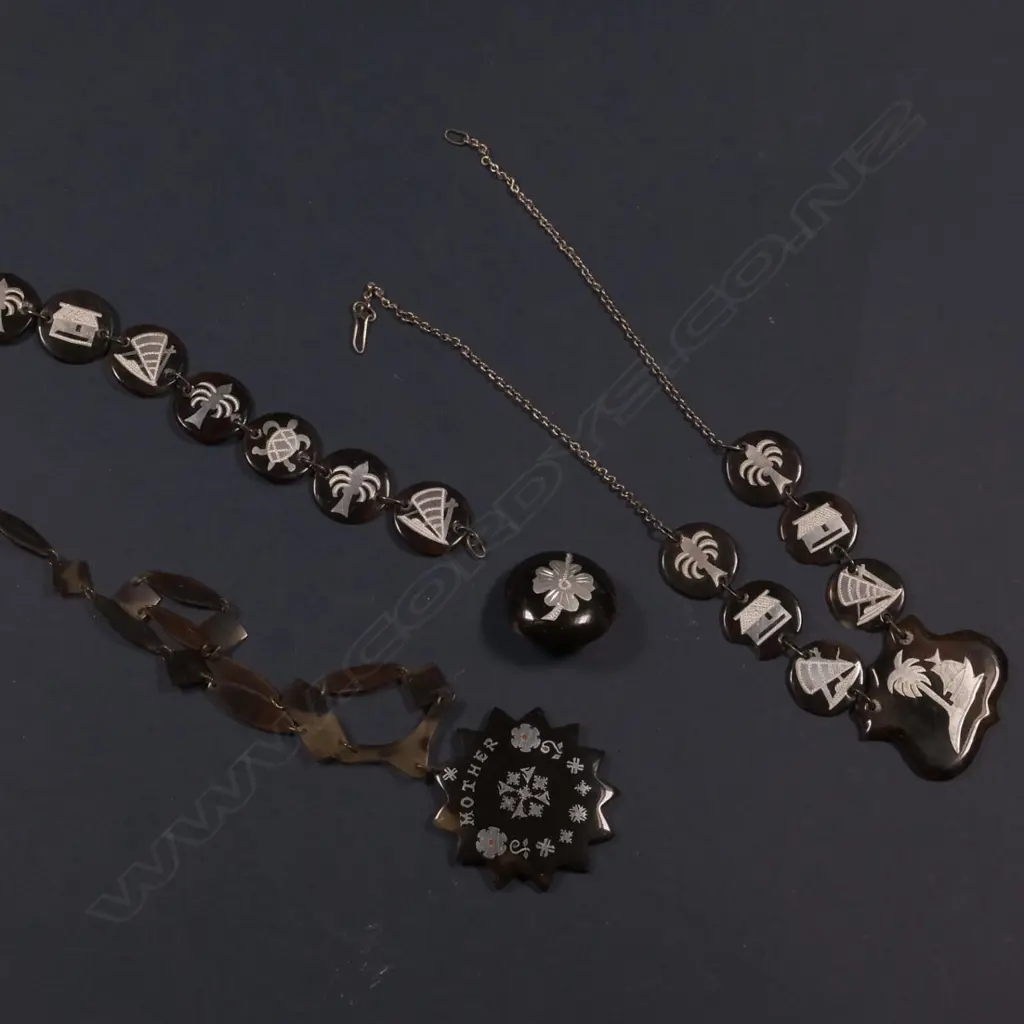 2 PACIFICA PENDANTS, 1 BRACELET, 1 BROOCH (TORTOISESHELL & SILVER) Image 1++