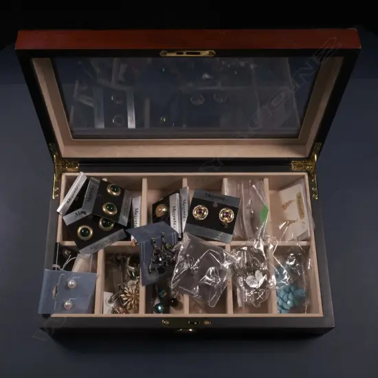 BOX OF MIXED EARRINGS INCLUDES GLASS TOPPED BOX