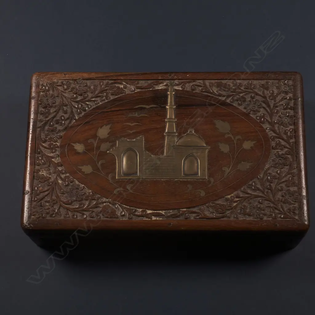 WOOD BOX OF JEWELLERY INCLUDES WATCHES ETC Image 1++
