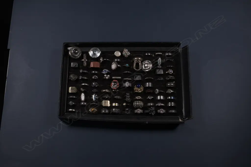 TRAY OF SILVER & SILVER PLATED DRESS RINGS Image 1++