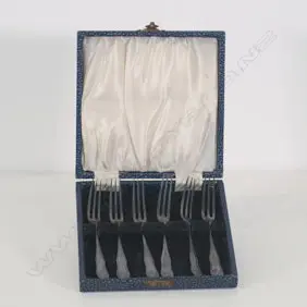 CASED SET OF S/SILVER PICKLE FORKS, SHEFFIELD 1909, 69G Image 1++