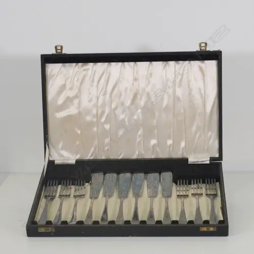 TWO CASED SETS OF EP FISH KNIVES & FORKS Image 1++