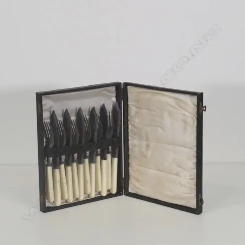 TWO CASED SETS OF EP FISH KNIVES & FORKS Image 1++