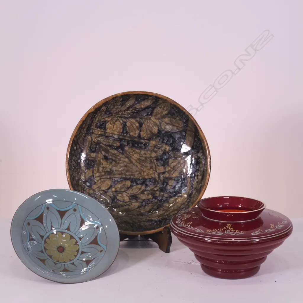 ITALIAN CERAMIC BOWL, NZ BOWL INITIALED P.S, LARGEST DIA. DIA. 270MM, RUBY GLASS VASE W SM CHIP  Image 1++