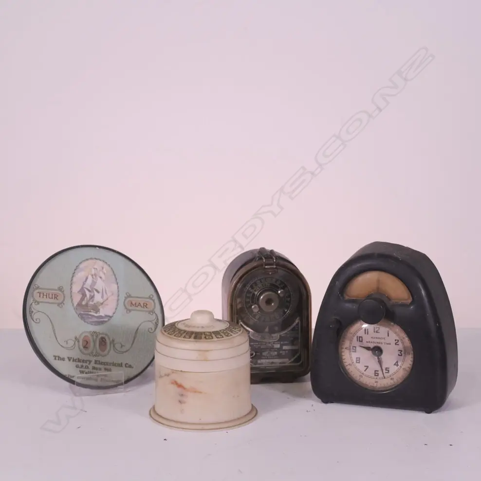 CALENDAR TRIVET, BAKELITE RADIOTRON, 2 ELECTRIC CLOCKS;HORSEMAN & HAWKEYE MEASURED TIME, TALLEST H. 150MM, SOME FAULTS Image 1++