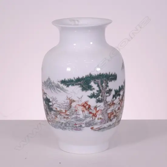 LGE CHINESE PORCELAIN VASE FINELY DECORATED DEER