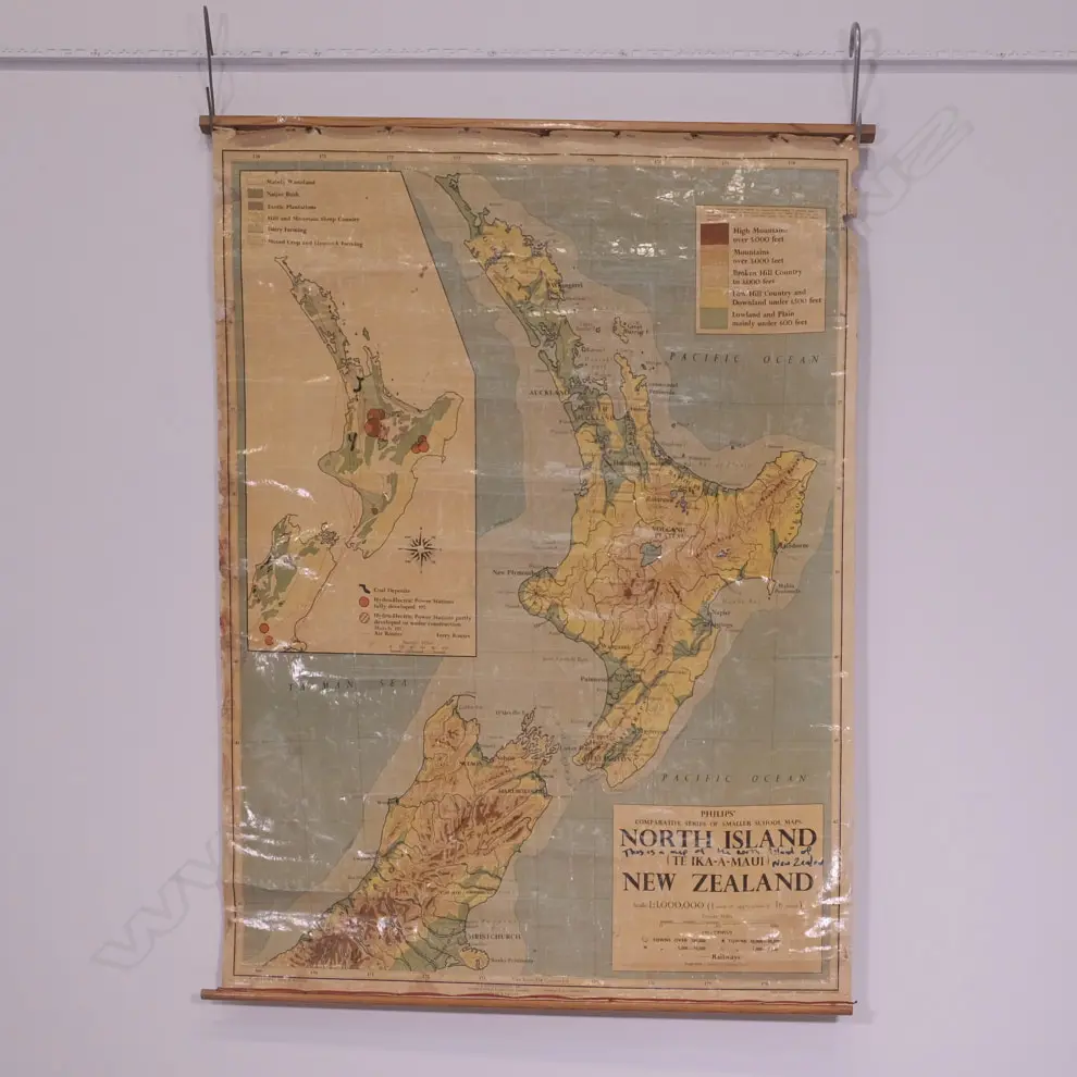 PHILLIPS LG CANVAS BACKED MAP OF NORTH ISLAND, NZ, 910 X 1140MM Image 1++