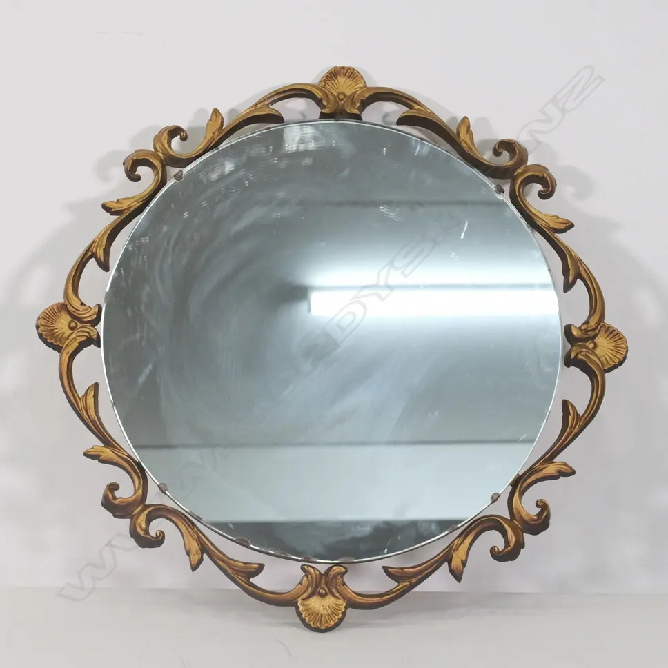 A VINTAGE CIRCULAR GILT FRAMED MIRROR, DIA 580 MM  Image 1++