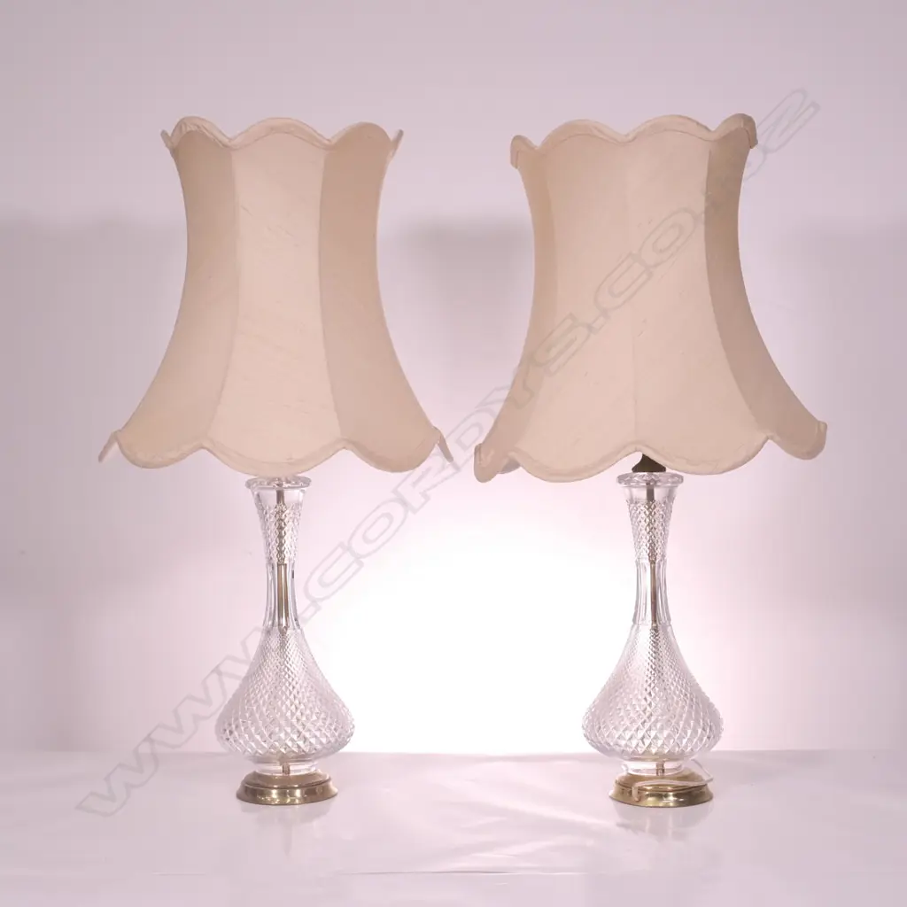 A PAIR OF CRYSTAL AND BRASS SIDE LAMPS WITH SHADES, H 800 MM Image 1++