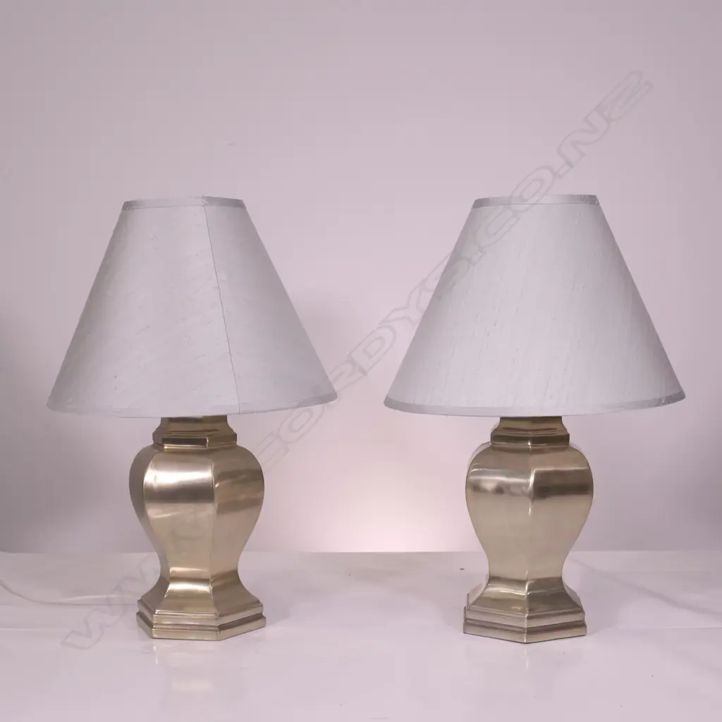 A PAIR OF METAL HEXAGONAL SIDE LAMPS WITH SHADES, H 660 MM Image 1++