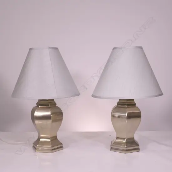 A PAIR OF METAL HEXAGONAL SIDE LAMPS WITH SHADES, H 660 MM