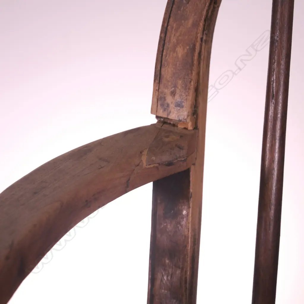 TWO 19TH CENTURY ELM WINDSOR CHAIRS Image 1++