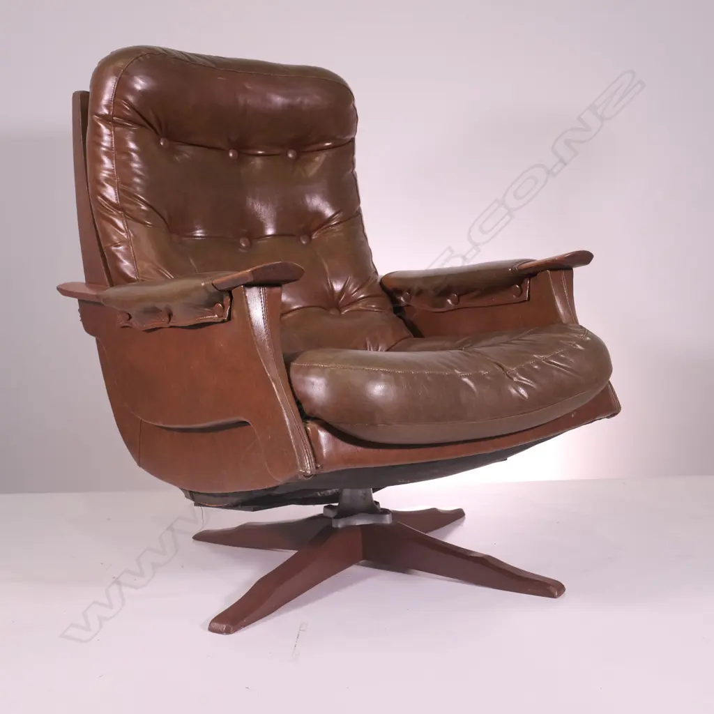BACKHOUSE VINTAGE CHAIR Image 1++