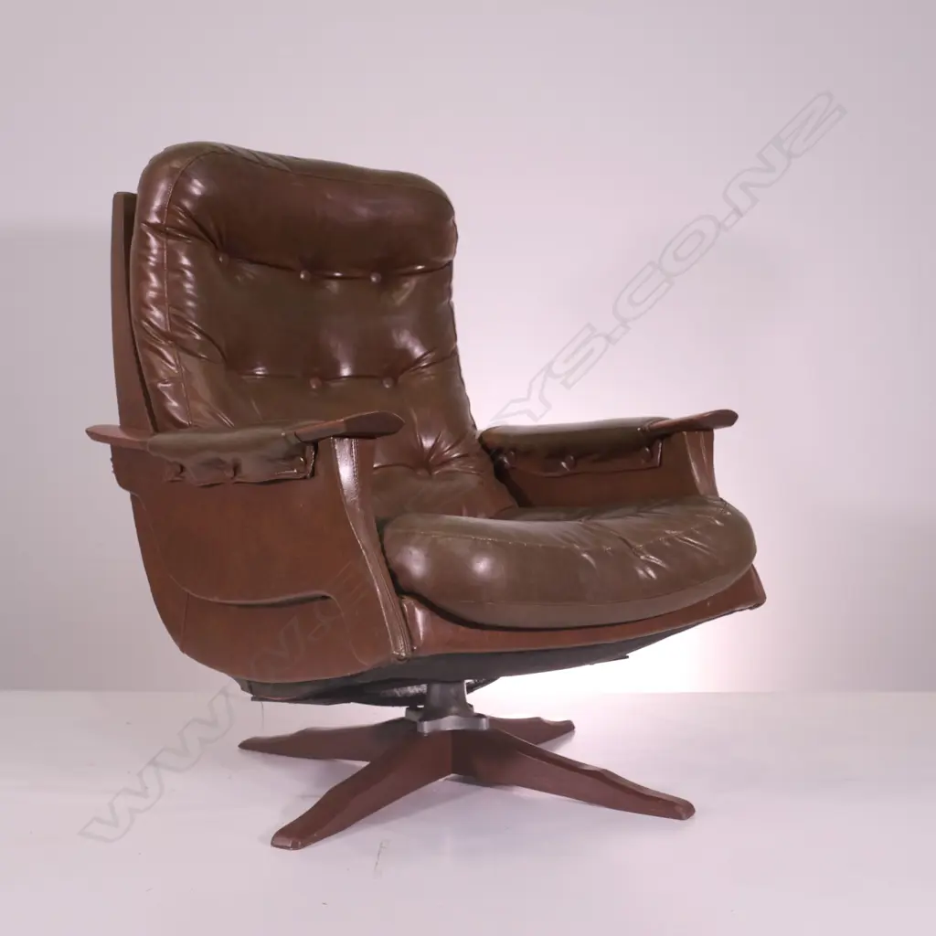 BACKHOUSE VINTAGE CHAIR Image 1++