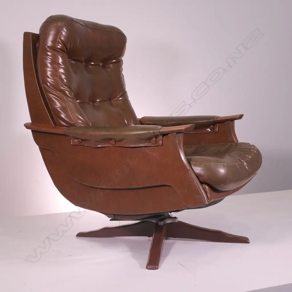 BACKHOUSE VINTAGE CHAIR Image 1++