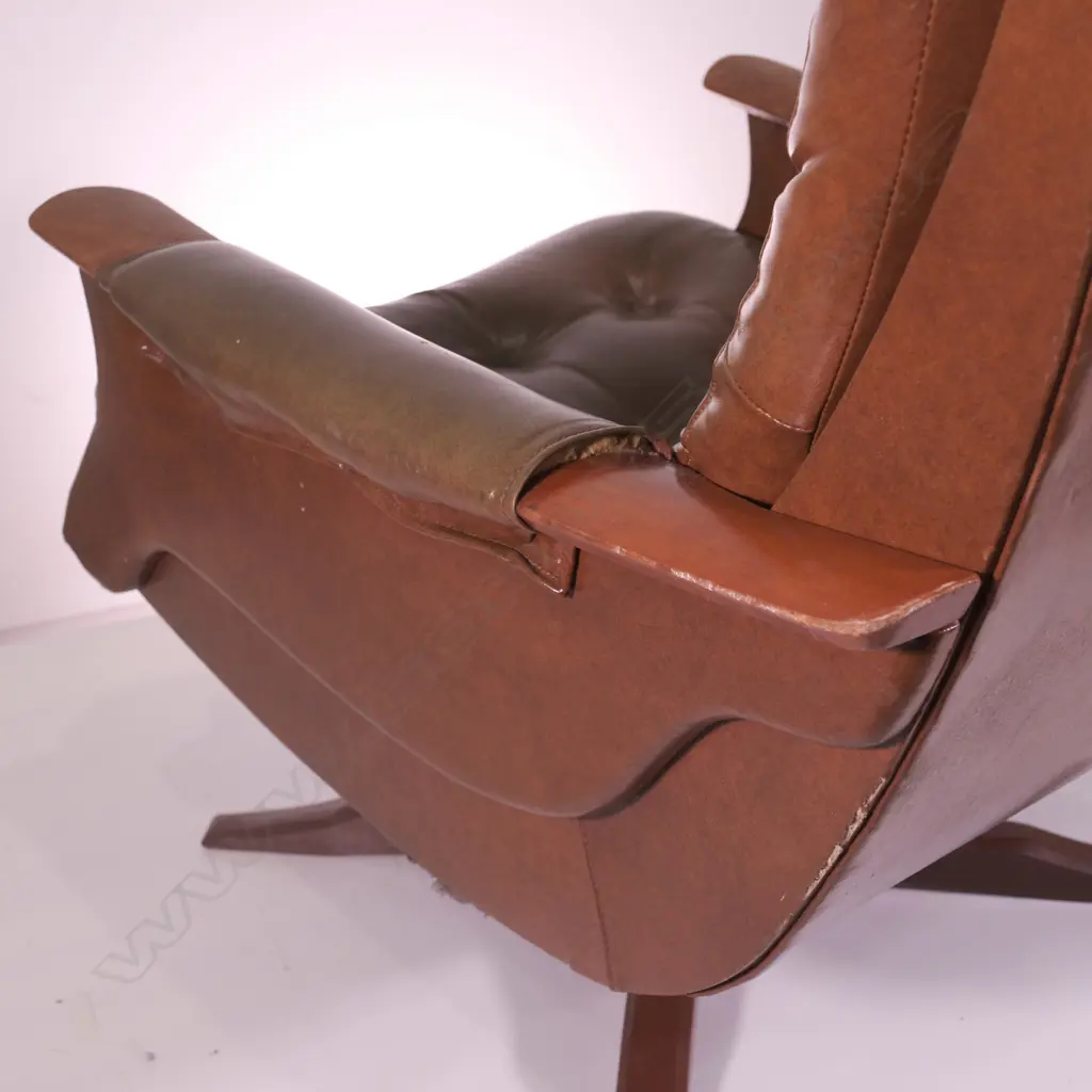 BACKHOUSE VINTAGE CHAIR Image 1++