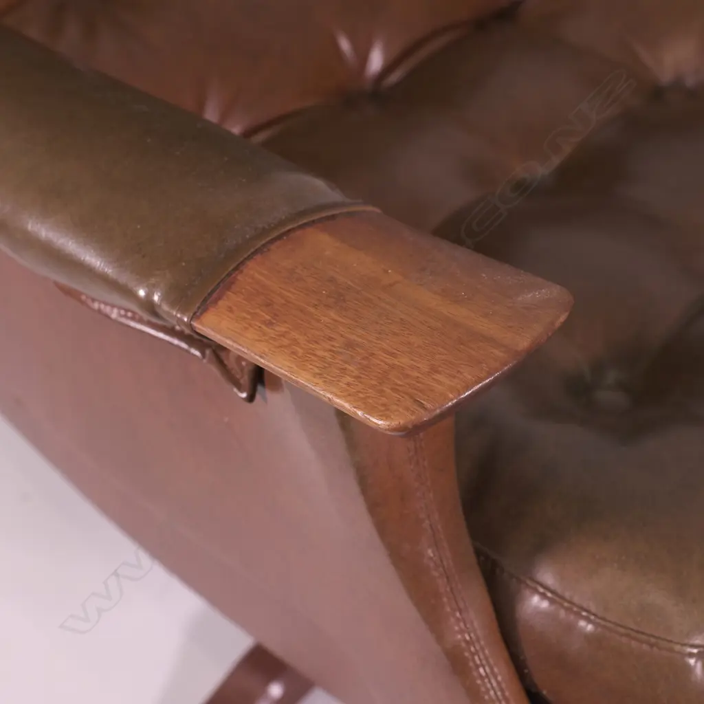 BACKHOUSE VINTAGE CHAIR Image 1++