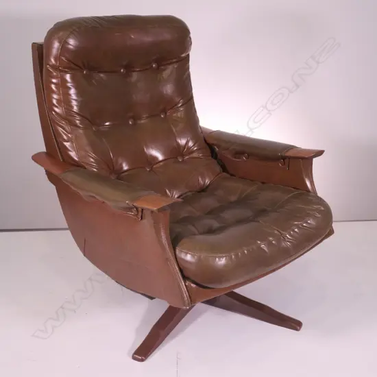 BACKHOUSE VINTAGE CHAIR