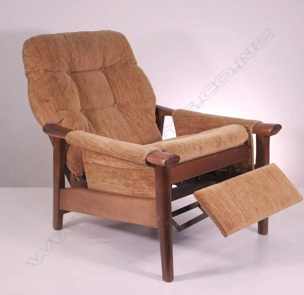 2 VINTAGE DON ARMCHAIRS Image 1++
