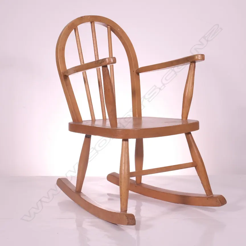  A PINE CHILD'S SPOKE BACK ROCKING CHAIR Image 1++
