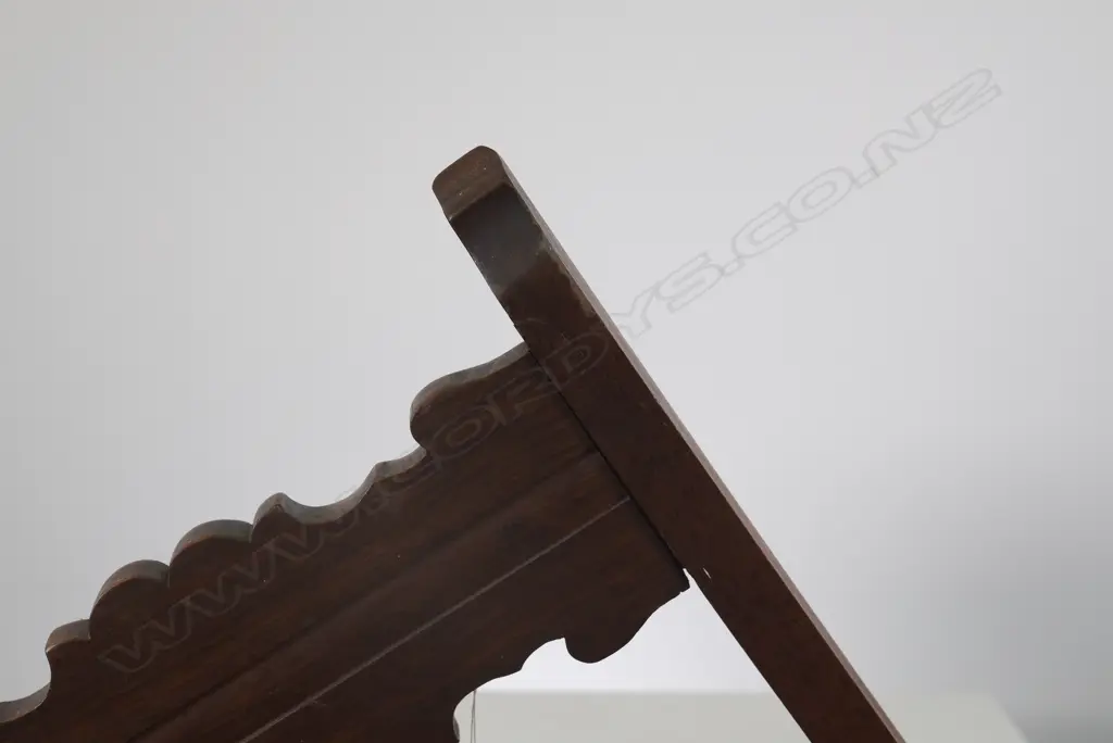 A MAHOGANY SIDE CHAIR WITH SHAPED BACK RAIL, FAULTS  Image 1++