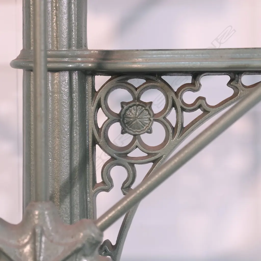 A LARGE CAST IRON SET OF POSTAL SCALES BY W AND T AVERY LTD LONDON, W 980 D 980 H 1400 MM   Image 1++