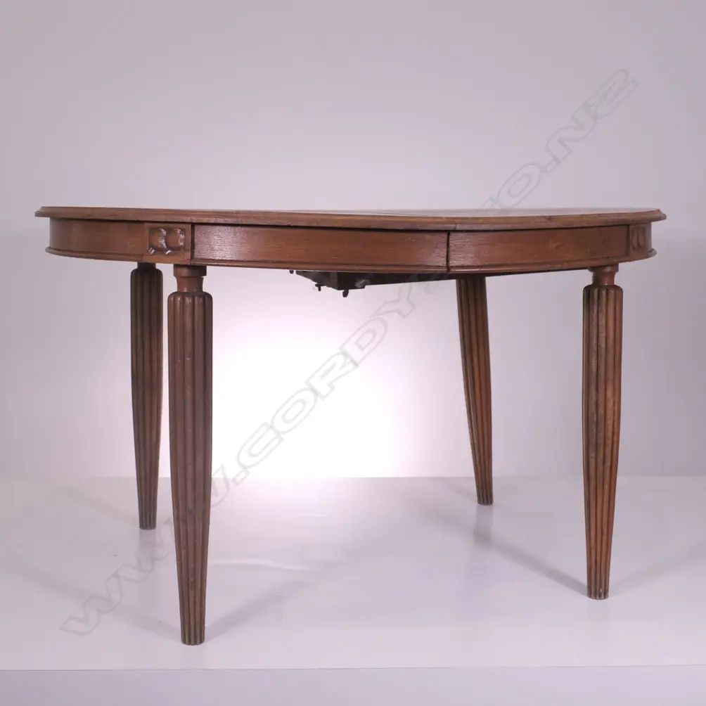 AN OAK EUROPEAN OVAL EXTENSION DINNING TABLE,  NO ADDITIONAL LEAVES L 1280 MM   Image 1++