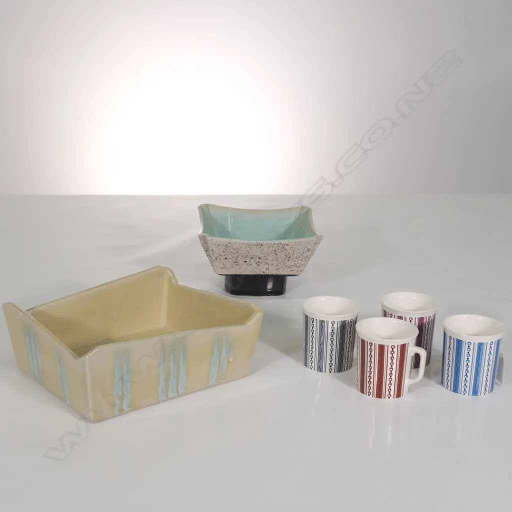 2 PCES IKEBANA POTTERY + 4 CUPS Image 1++