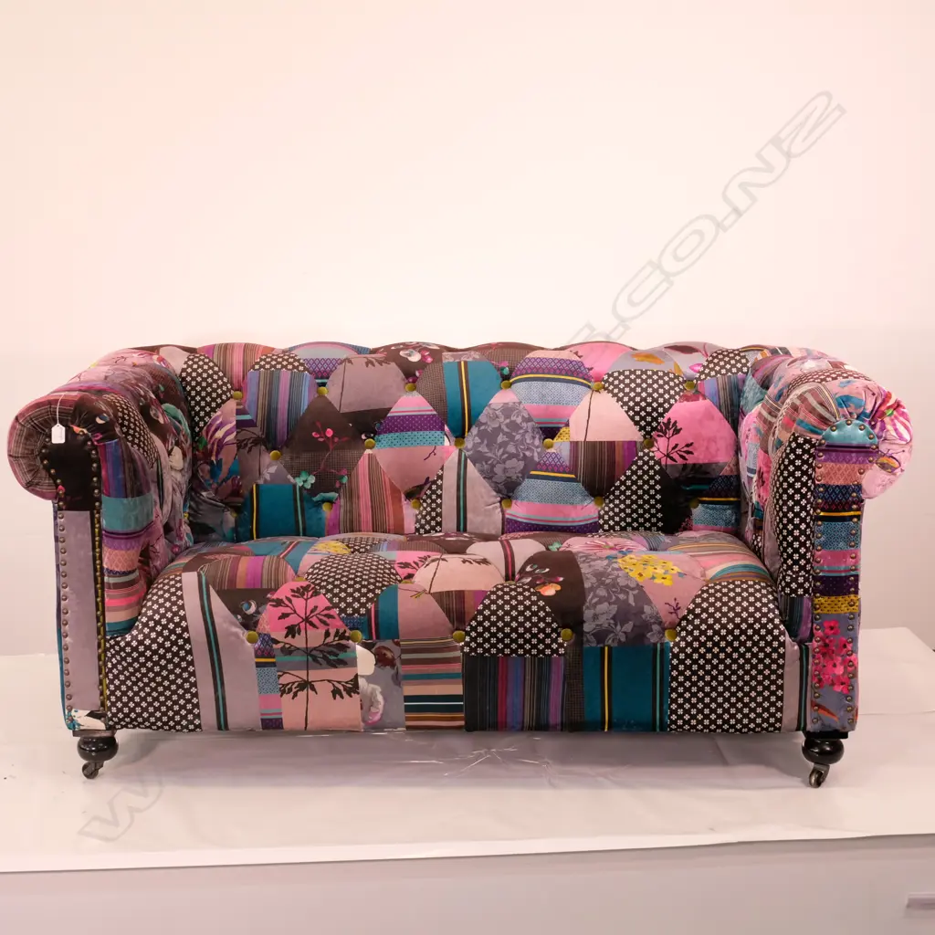 PATCHWORK ROLL ARM BUTTON BACK SOFA; VELVET. L.1670mm Image 1++