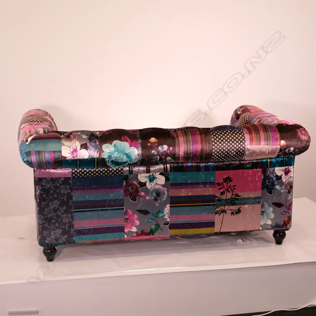 PATCHWORK ROLL ARM BUTTON BACK SOFA; VELVET. L.1670mm Image 1++