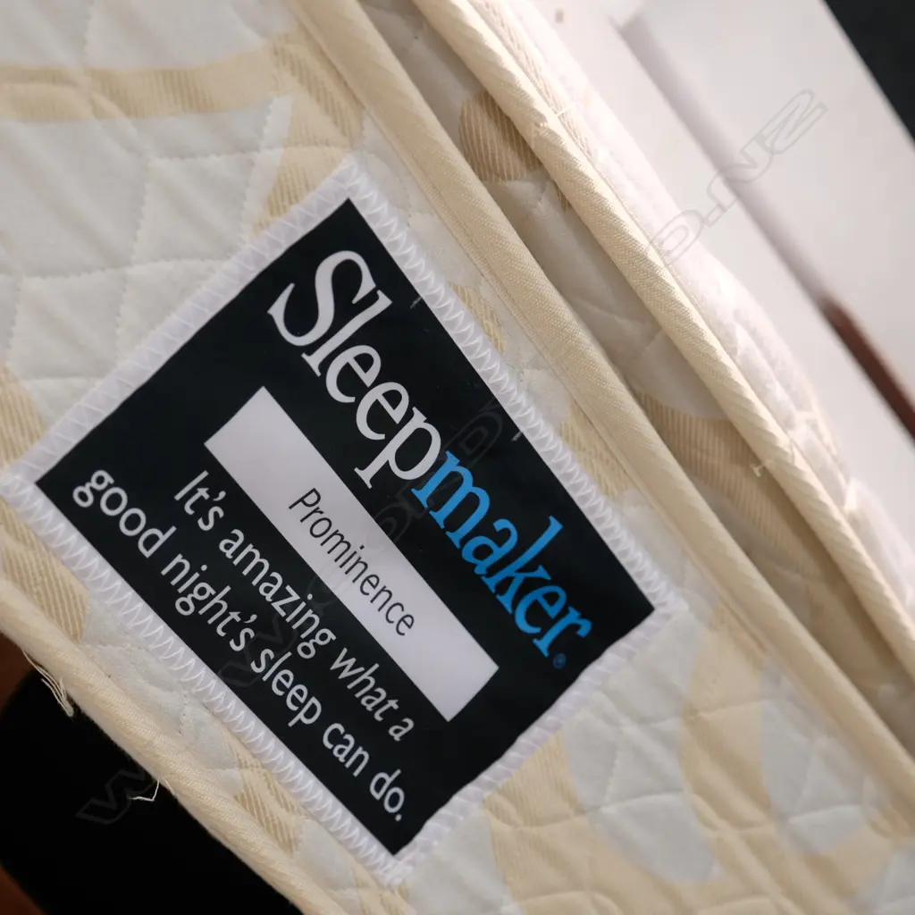 SEALY QUEEN BED w WHITEWASH HEAD & FOOTBOARD Image 1++