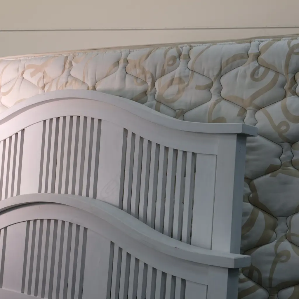 SEALY QUEEN BED w WHITEWASH HEAD & FOOTBOARD Image 1++