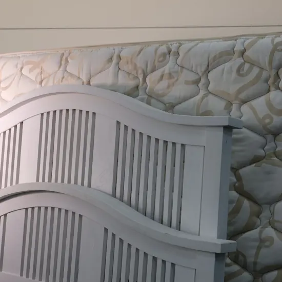 SEALY QUEEN BED w WHITEWASH HEAD & FOOTBOARD