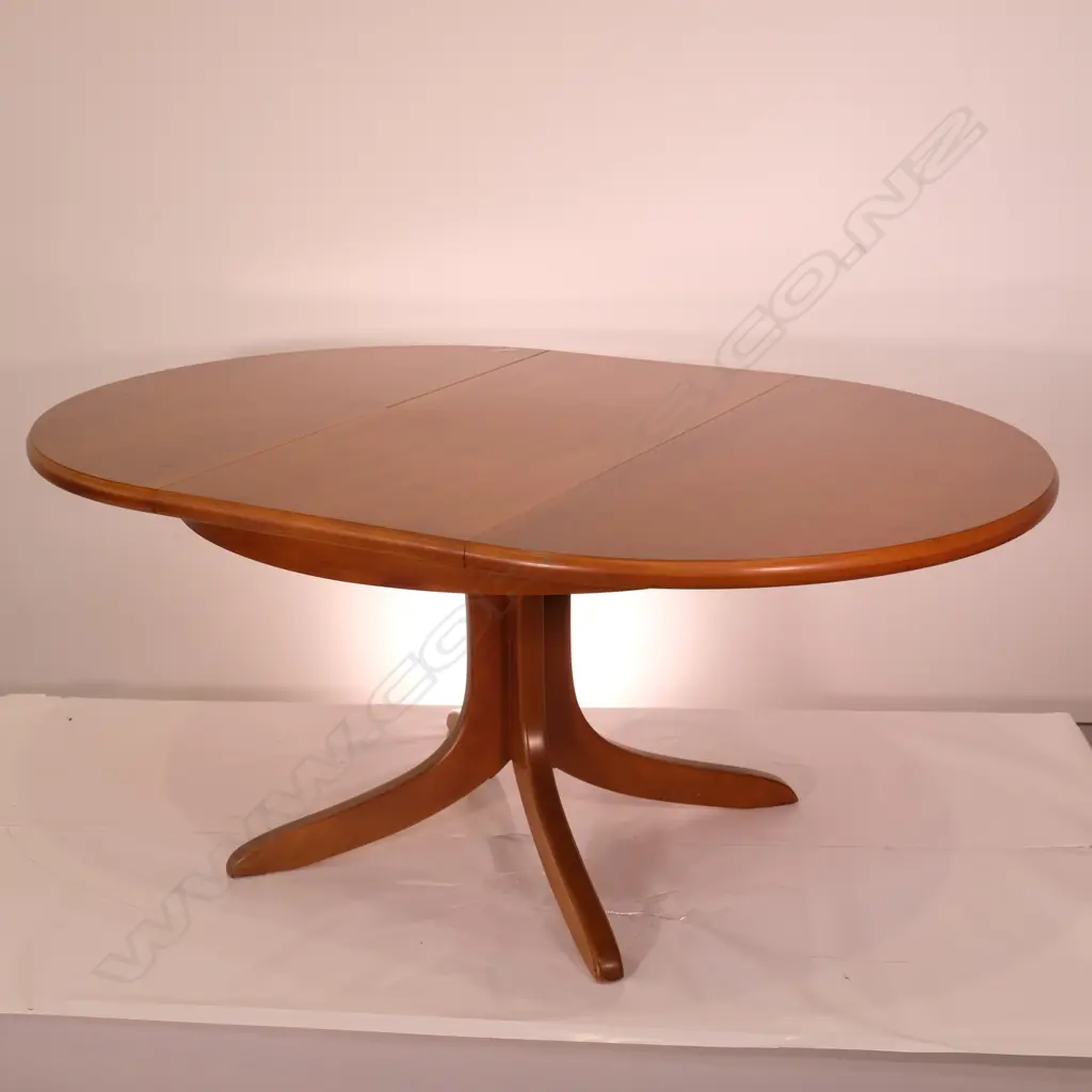 RIMU CIRCULAR EXTENSION DINING TABLE & SIX CHAIRS. Dia.1180mm Image 1++