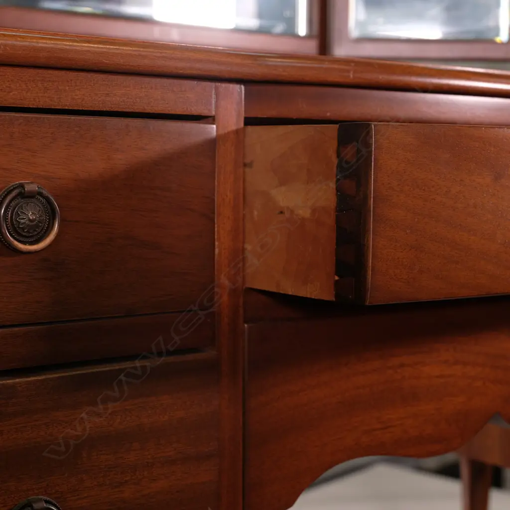 QUEEN ANNE MAHOG DRESSING TABLE; L.1080 Image 1++