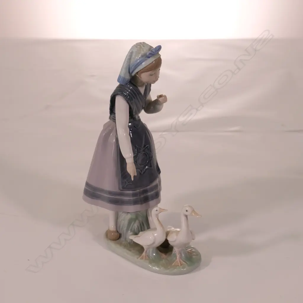 LLADRO FIGURE  - GIRL WITH GEESE. H.270mm Image 1++
